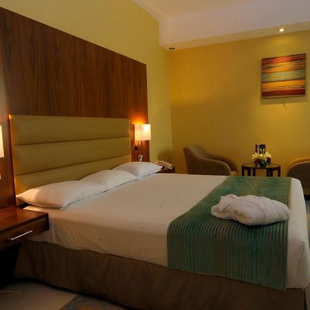 Howard Johnson By Wyndham Abu Dhabi Downtown Экстерьер фото