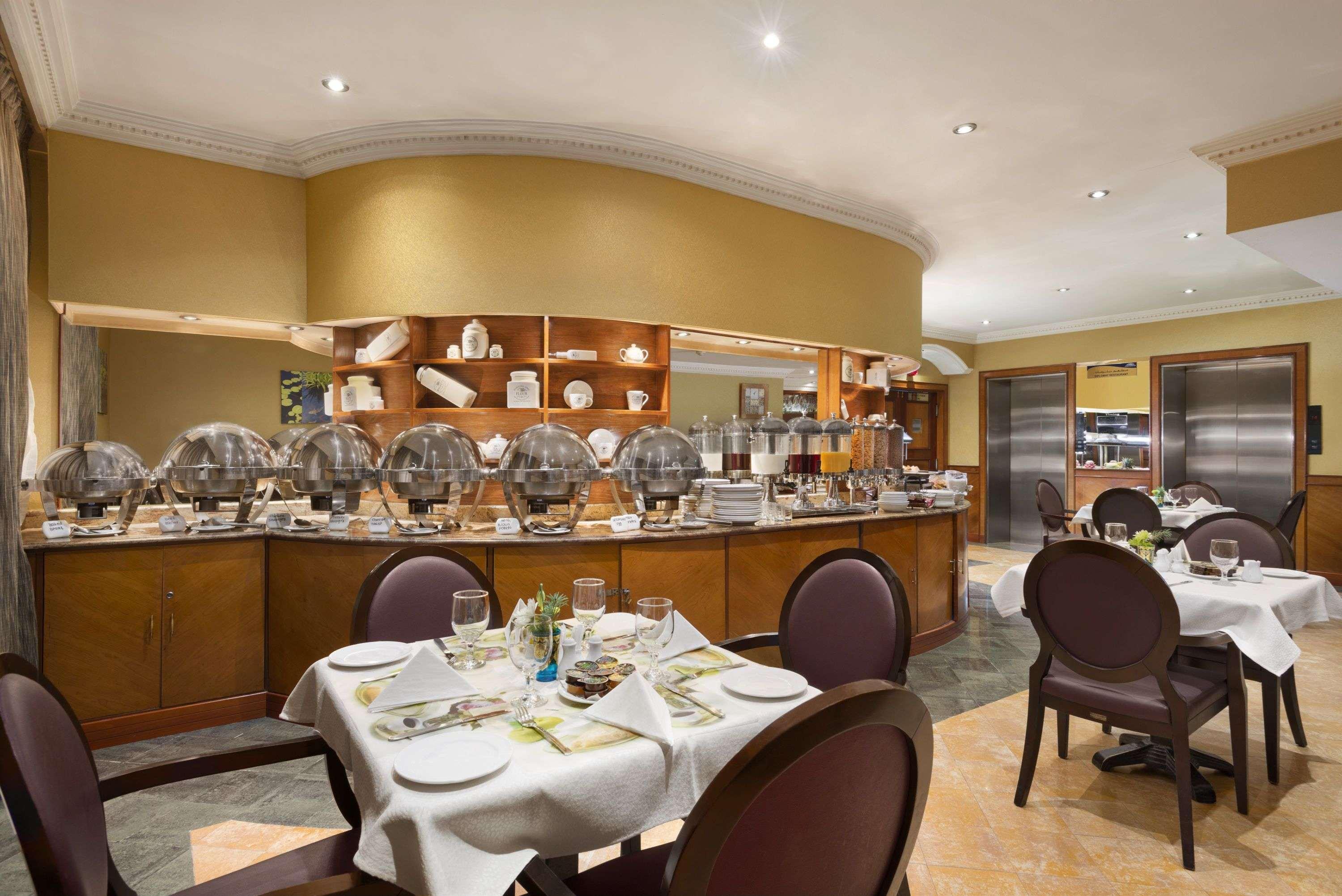 Howard Johnson By Wyndham Abu Dhabi Downtown Экстерьер фото