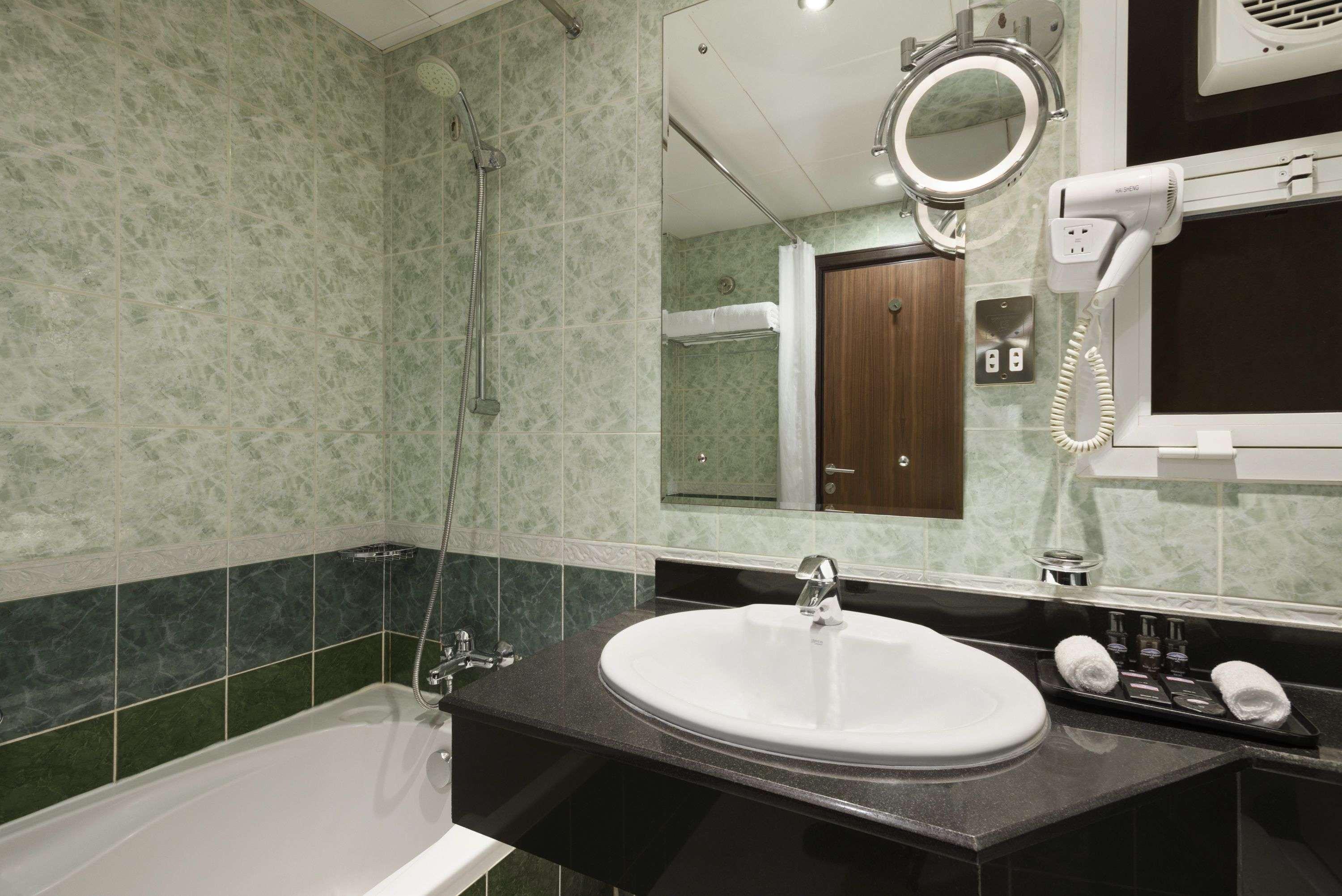 Howard Johnson By Wyndham Abu Dhabi Downtown Экстерьер фото